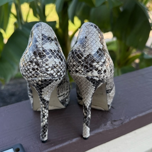 Enzo Angiolini Textured Leather Heels - Picture 5 of 6